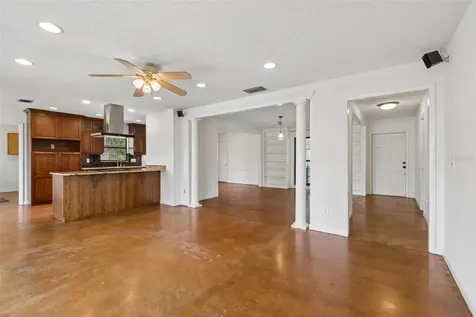 13338 Lake George Lane Tampa FL 33618