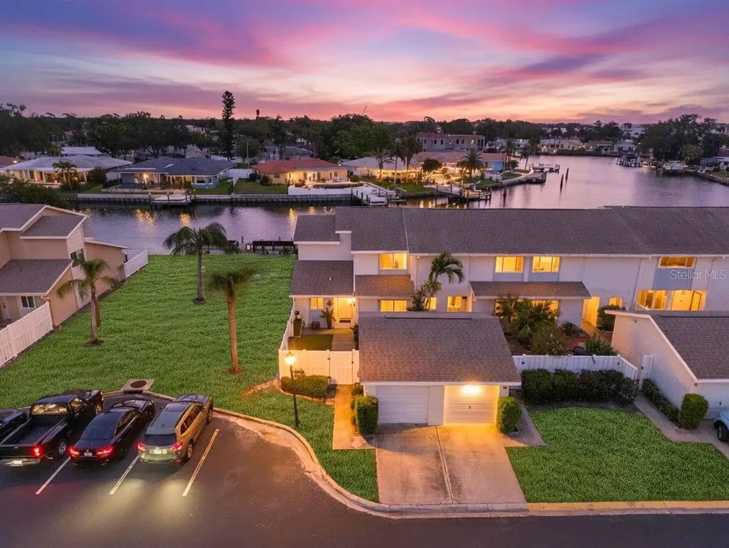 6537 Cape Hatteras Way NE St Petersburg FL 33702