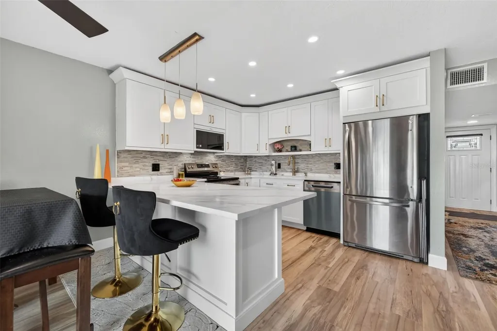 6537 Cape Hatteras Way NE St Petersburg FL 33702