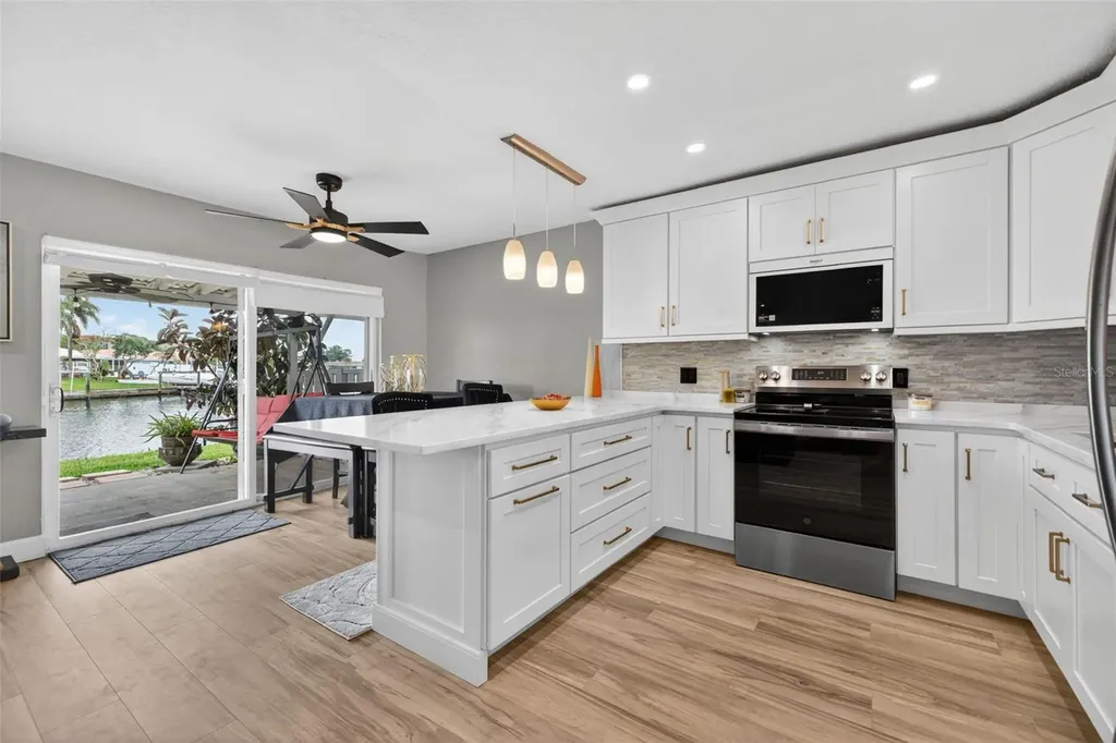 6537 Cape Hatteras Way NE St Petersburg FL 33702