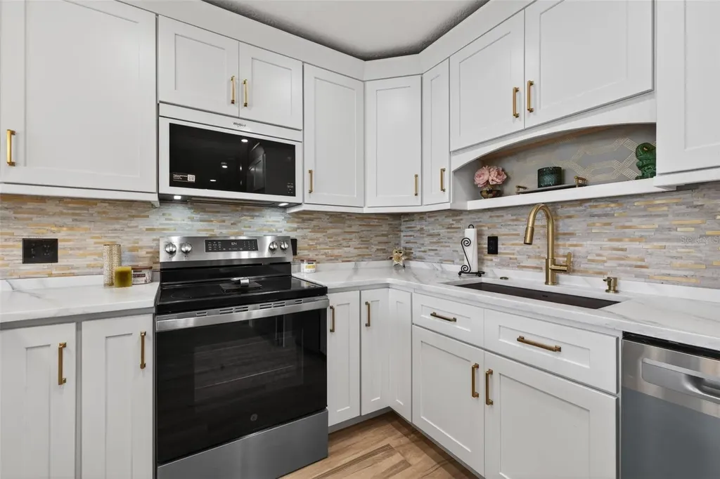 6537 Cape Hatteras Way NE St Petersburg FL 33702