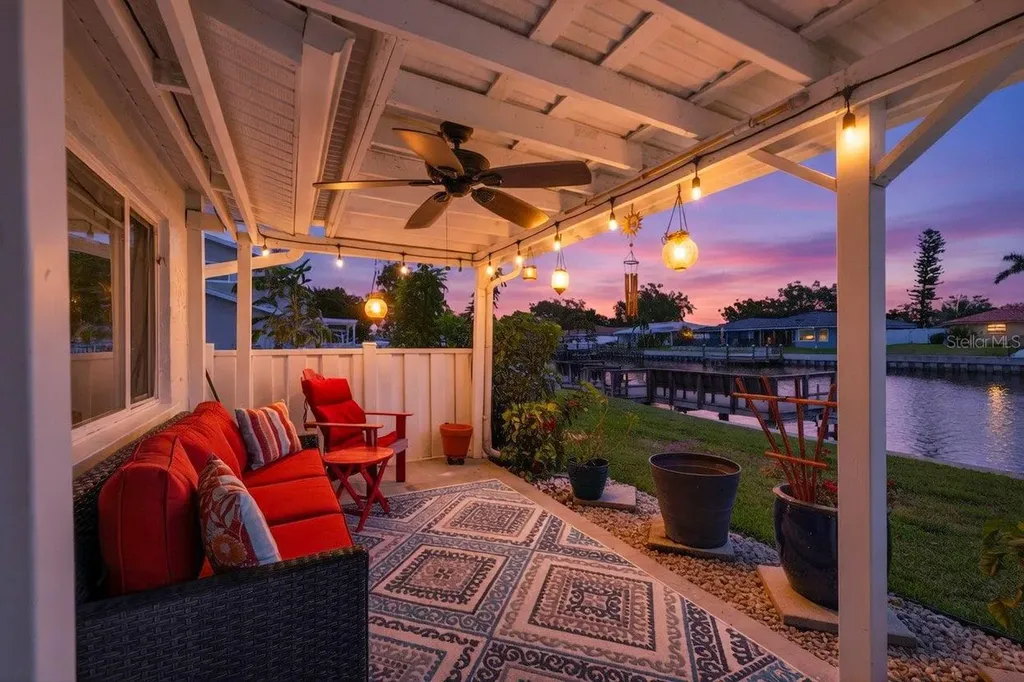6537 Cape Hatteras Way NE St Petersburg FL 33702