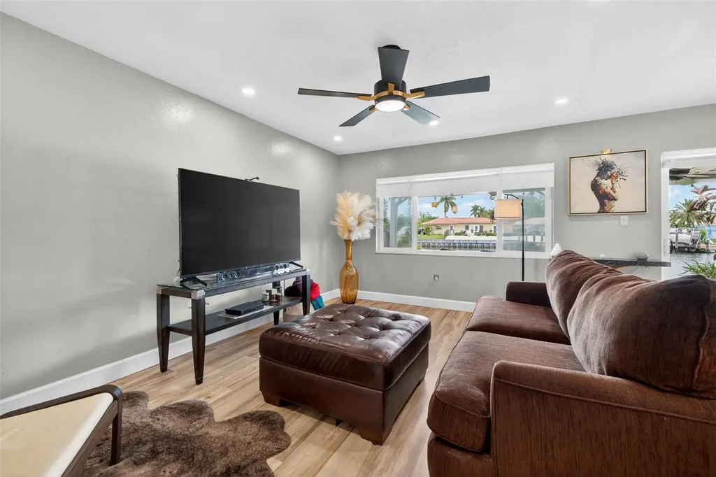 6537 Cape Hatteras Way NE St Petersburg FL 33702