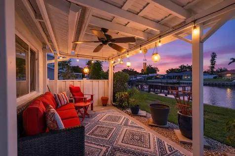 6537 Cape Hatteras Way NE St Petersburg FL 33702