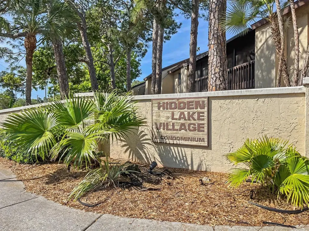 2752 Hidden Lake Boulevard Sarasota FL 34237