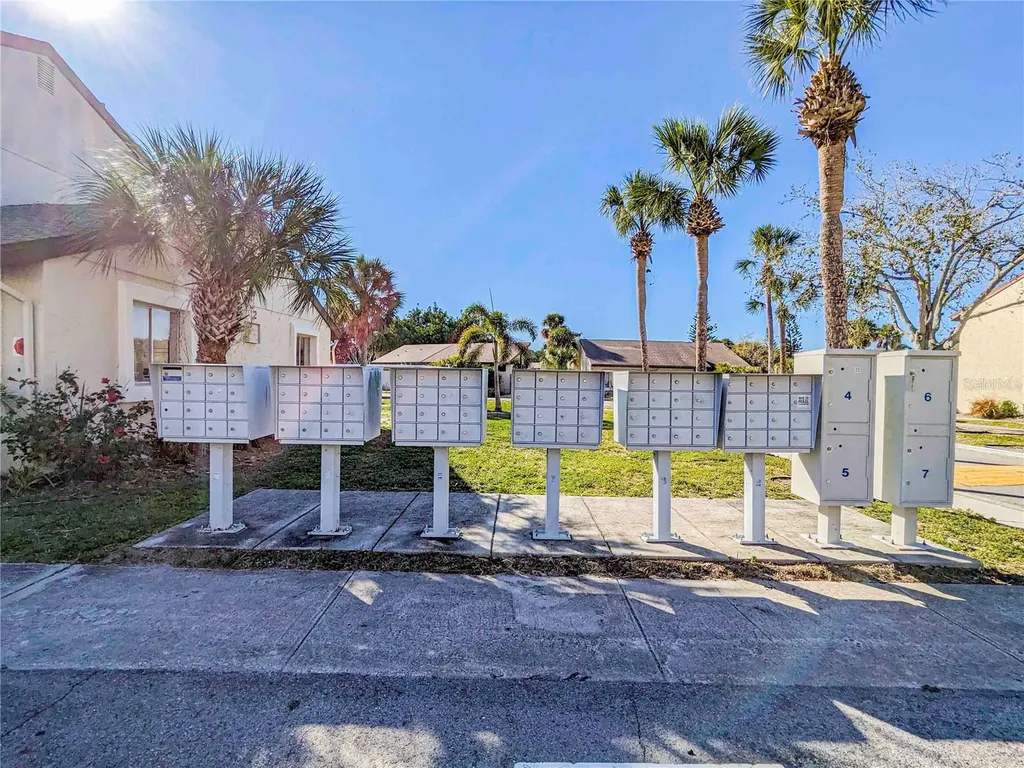 2752 Hidden Lake Boulevard Sarasota FL 34237