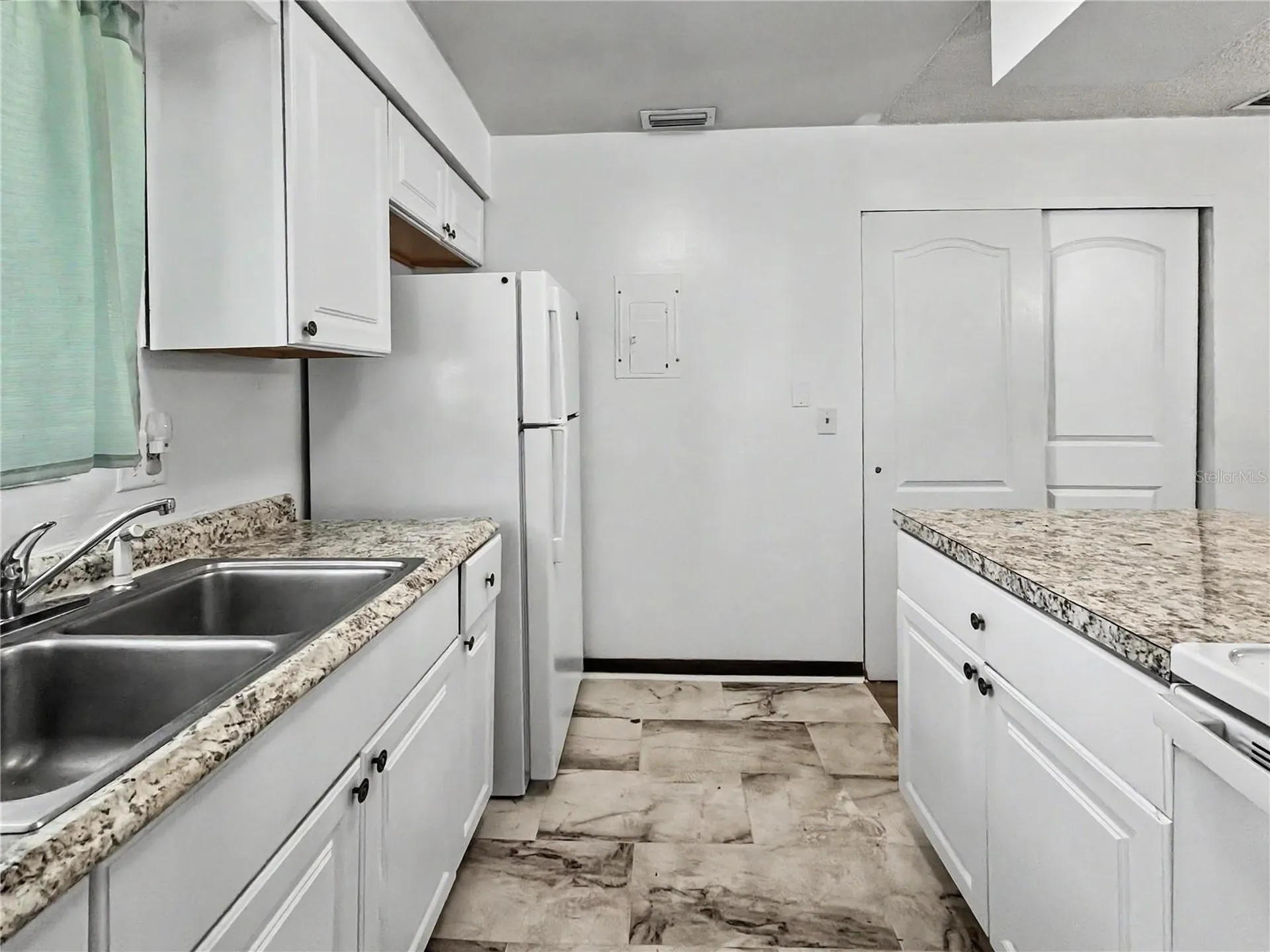 2752 Hidden Lake Boulevard Sarasota FL 34237