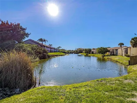 2752 Hidden Lake Boulevard Sarasota FL 34237