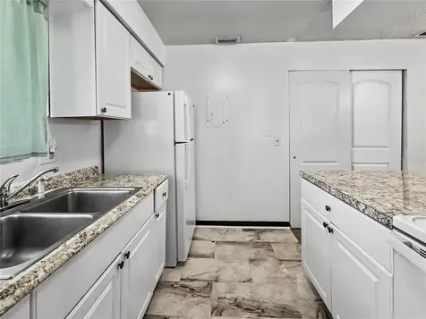 2752 Hidden Lake Boulevard Sarasota FL 34237