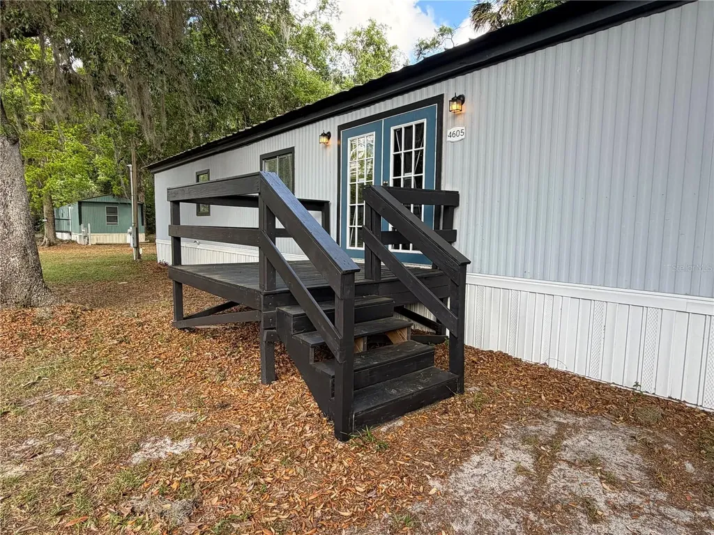 4605 NE 167th Place Citra FL 32113
