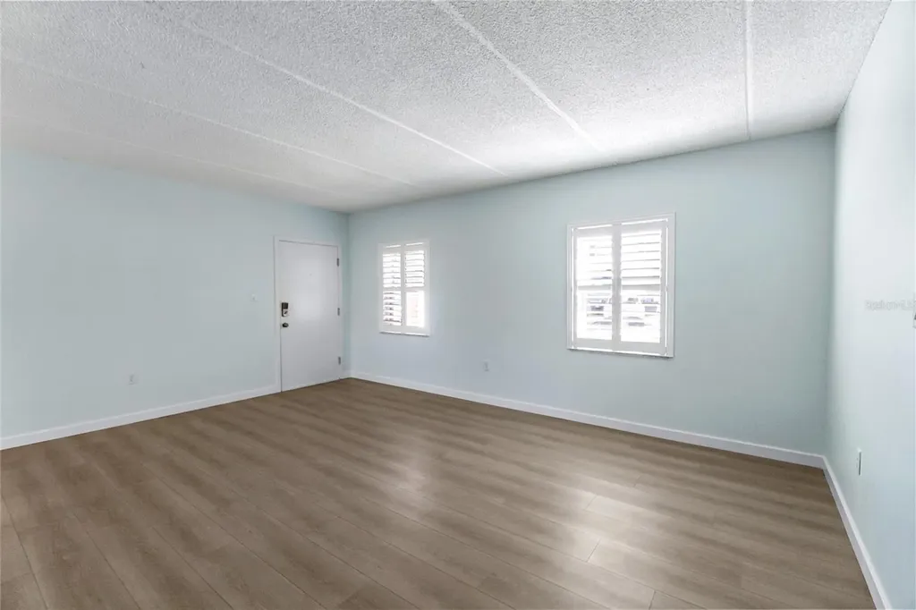 1153 Rue Des Rois South Pasadena FL 33707