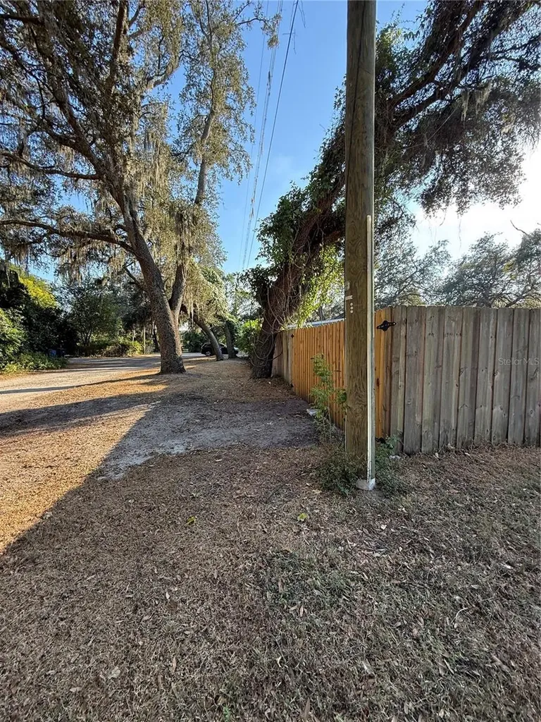 Lakeside Drive Brandon FL 33510