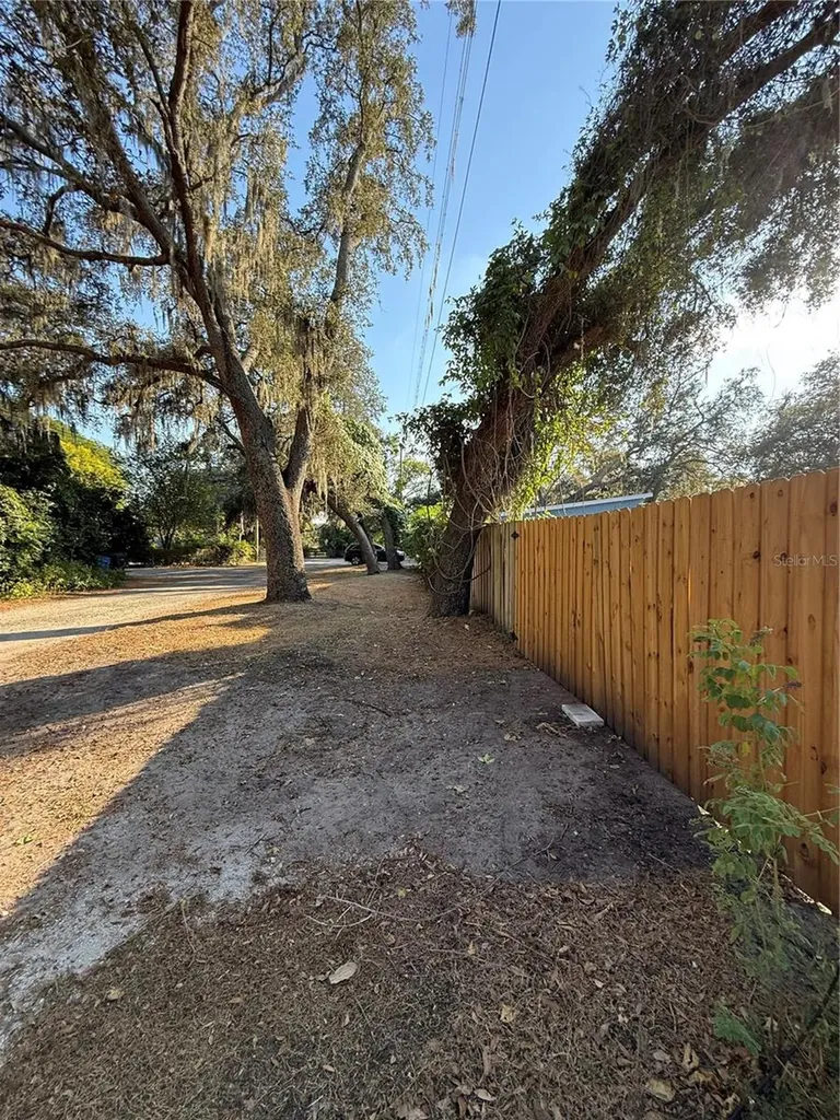 Lakeside Drive Brandon FL 33510