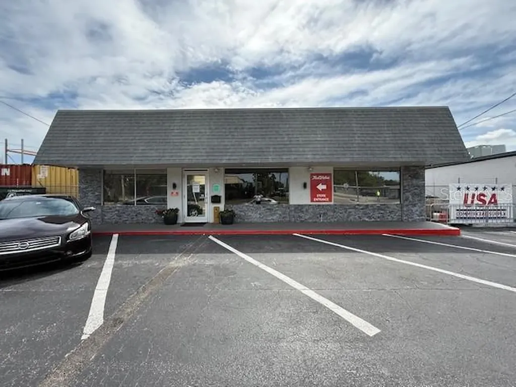 9511 N Nebraska Avenue Tampa FL 33612