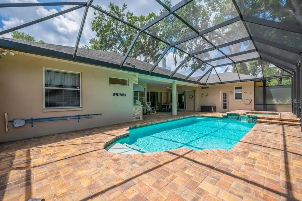2221 Valrico Forest Drive Valrico FL 33594