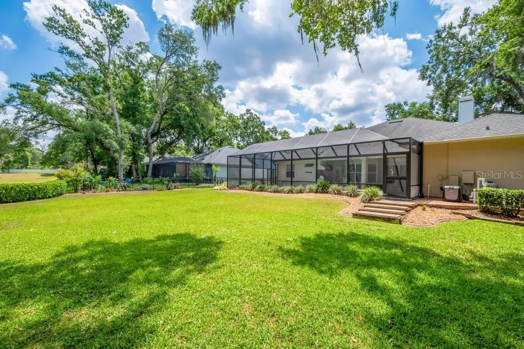 2221 Valrico Forest Drive Valrico FL 33594