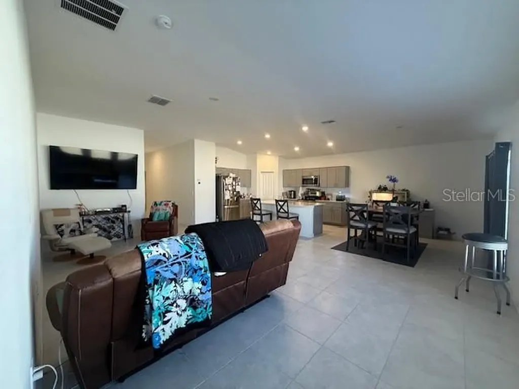 1224 Deepwater Circle Eagle Lake FL 33839