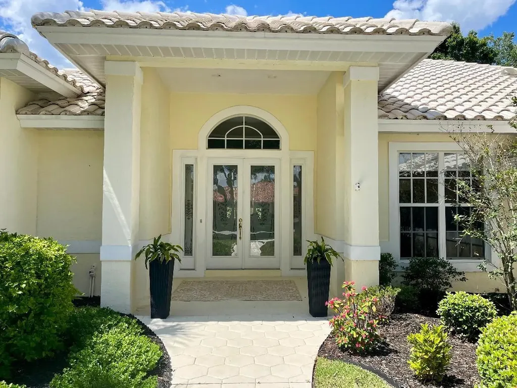 1305 SW Bent Pine Cove Port St Lucie FL 34986