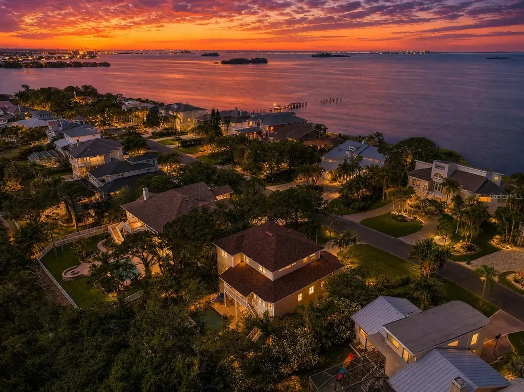 897 Point Seaside Drive Crystal Beach FL 34681