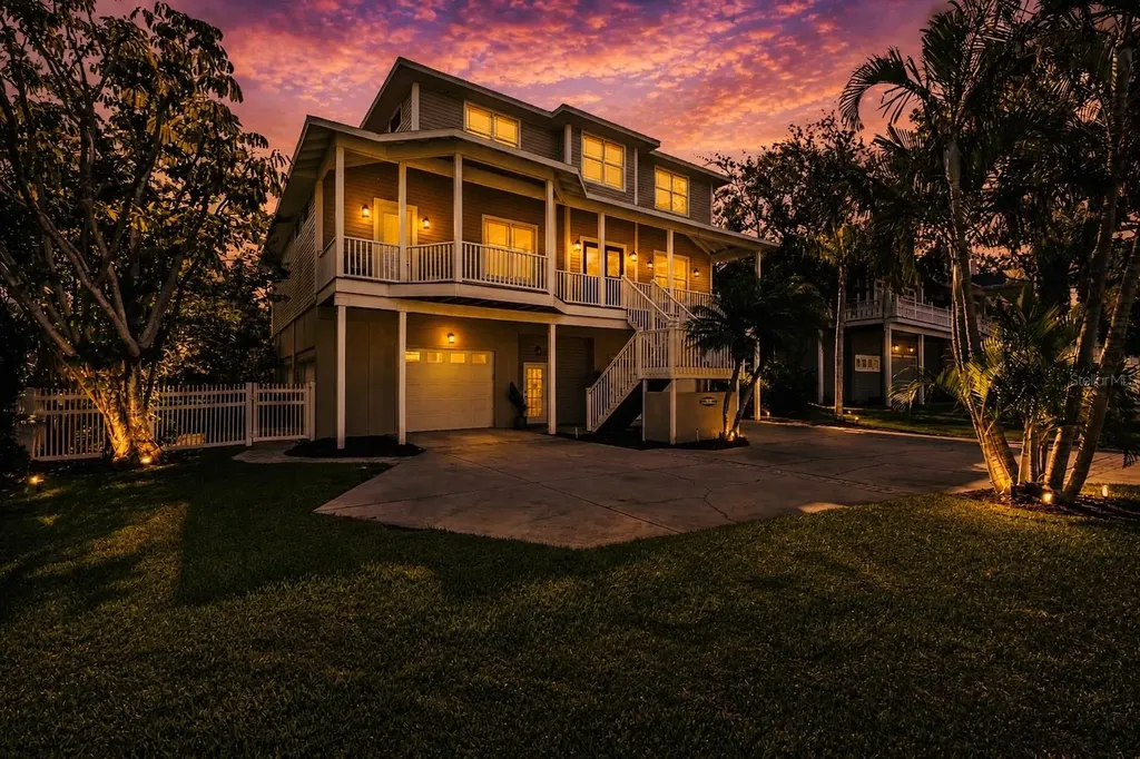 897 Point Seaside Drive Crystal Beach FL 34681