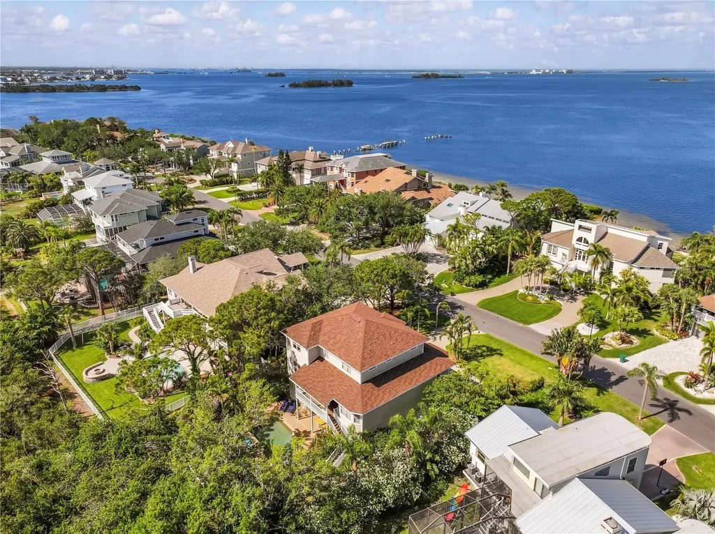 897 Point Seaside Drive Crystal Beach FL 34681