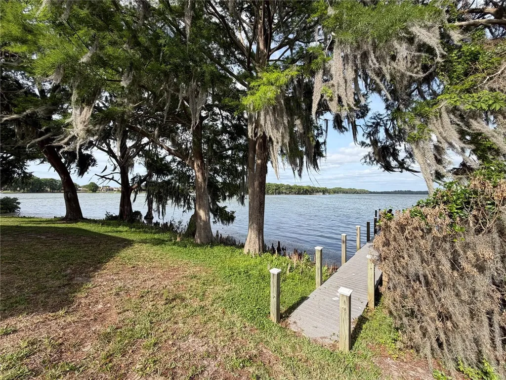 1167 Calle Del Rey Casselberry FL 32707