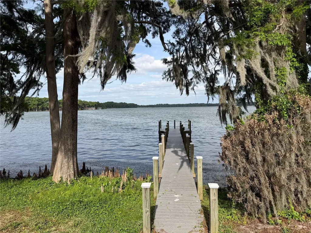 1167 Calle Del Rey Casselberry FL 32707