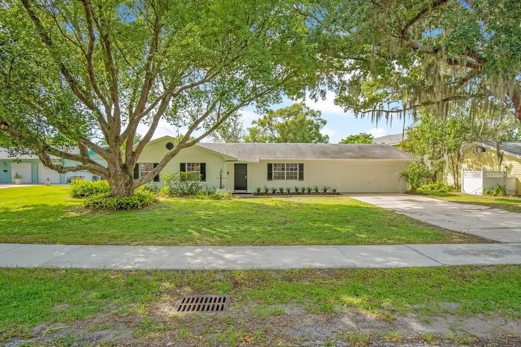 524 Queens Mirror Circle Casselberry FL 32707