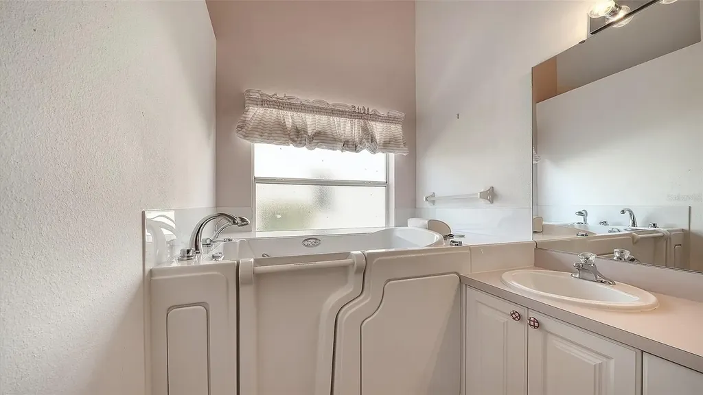8928 Whitemarsh Avenue Sarasota FL 34238