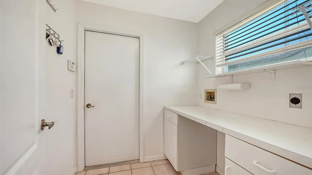 8928 Whitemarsh Avenue Sarasota FL 34238