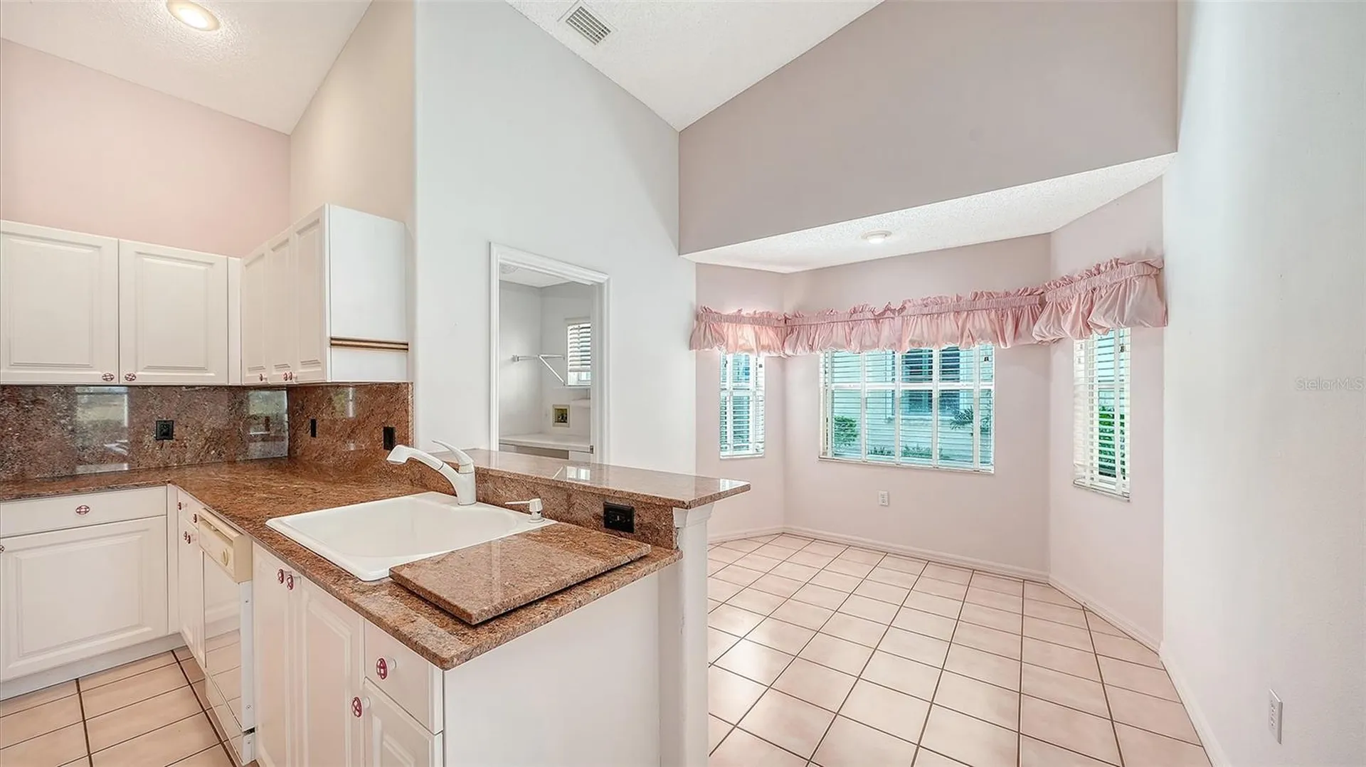 8928 Whitemarsh Avenue Sarasota FL 34238