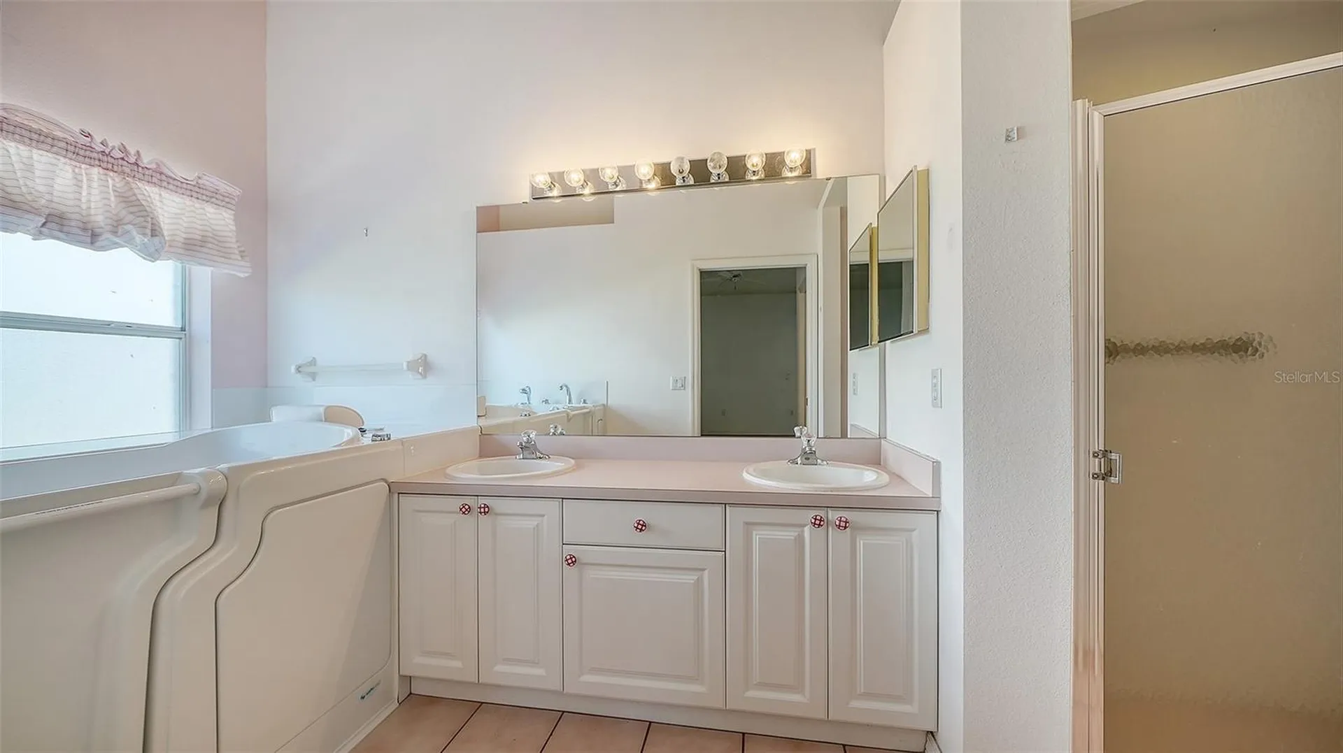 8928 Whitemarsh Avenue Sarasota FL 34238