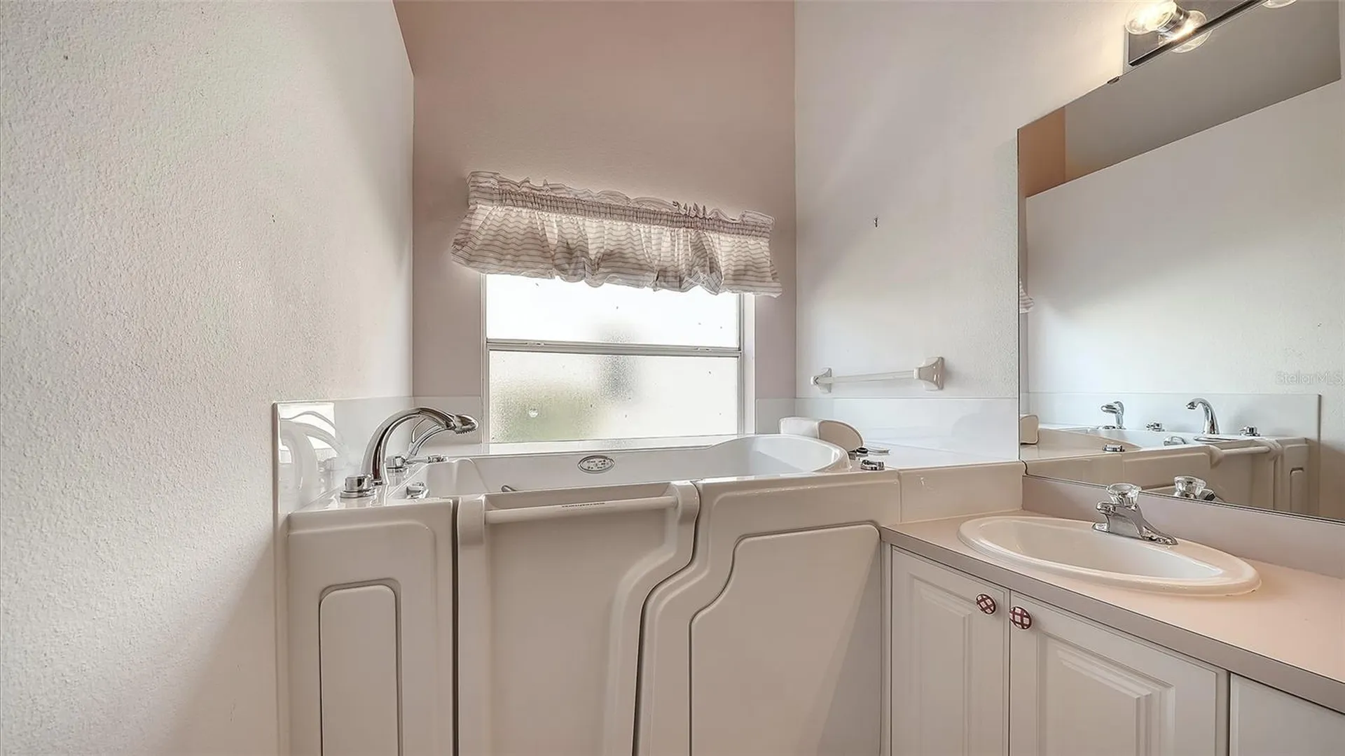 8928 Whitemarsh Avenue Sarasota FL 34238