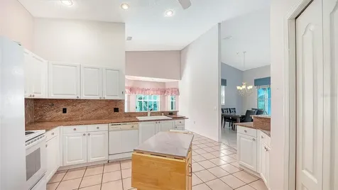 8928 Whitemarsh Avenue Sarasota FL 34238