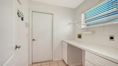 8928 Whitemarsh Avenue Sarasota FL 34238