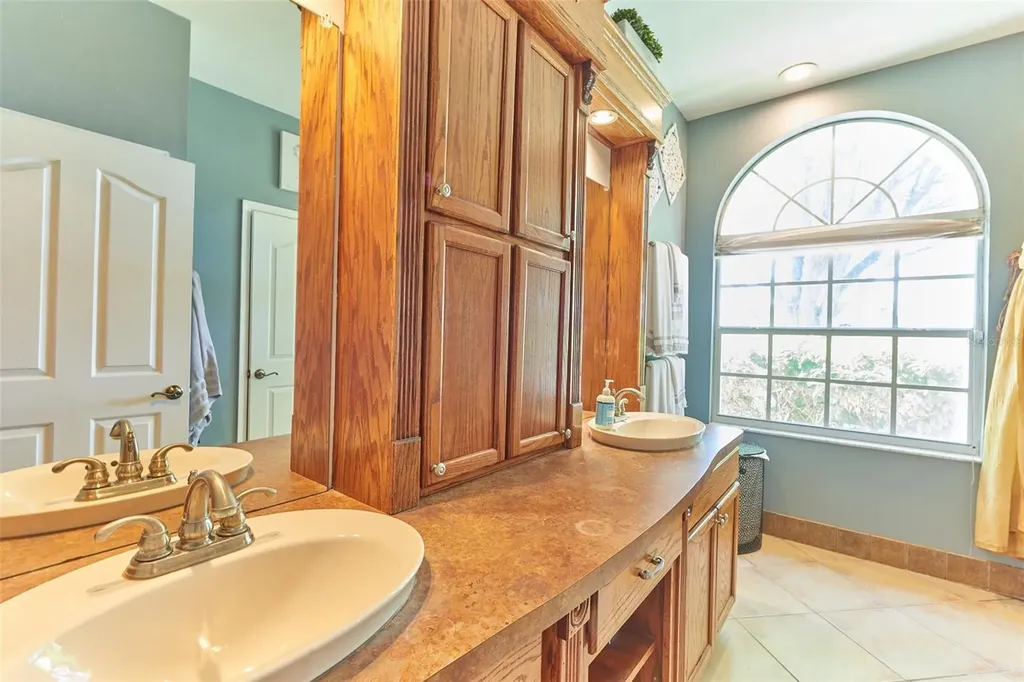 9302 Heritage Oak Court Tampa FL 33647