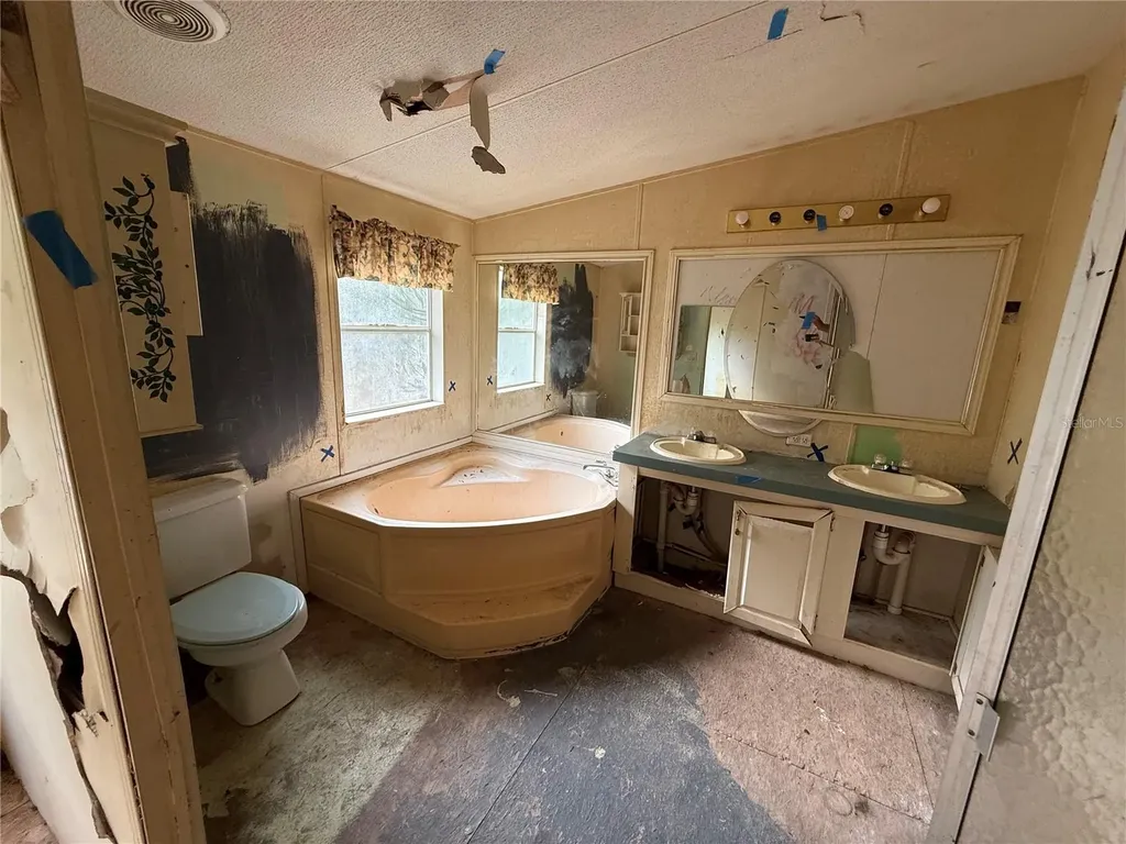 18710 SE 61st Street Road Ocklawaha FL 32179