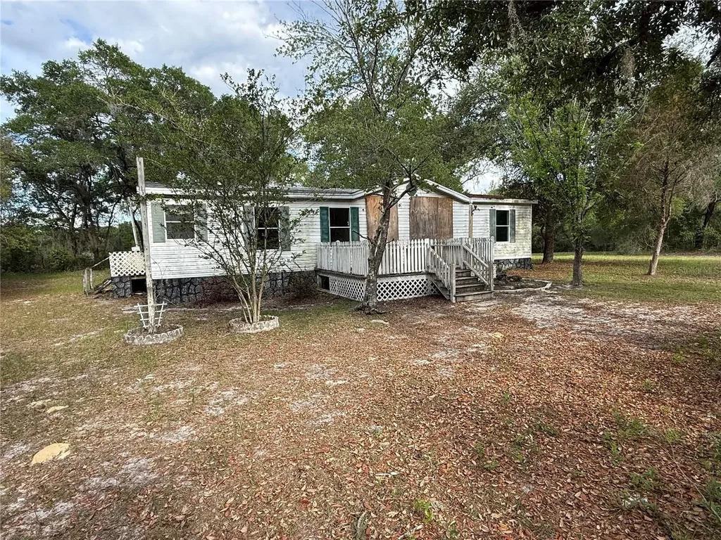 18710 SE 61st Street Road Ocklawaha FL 32179