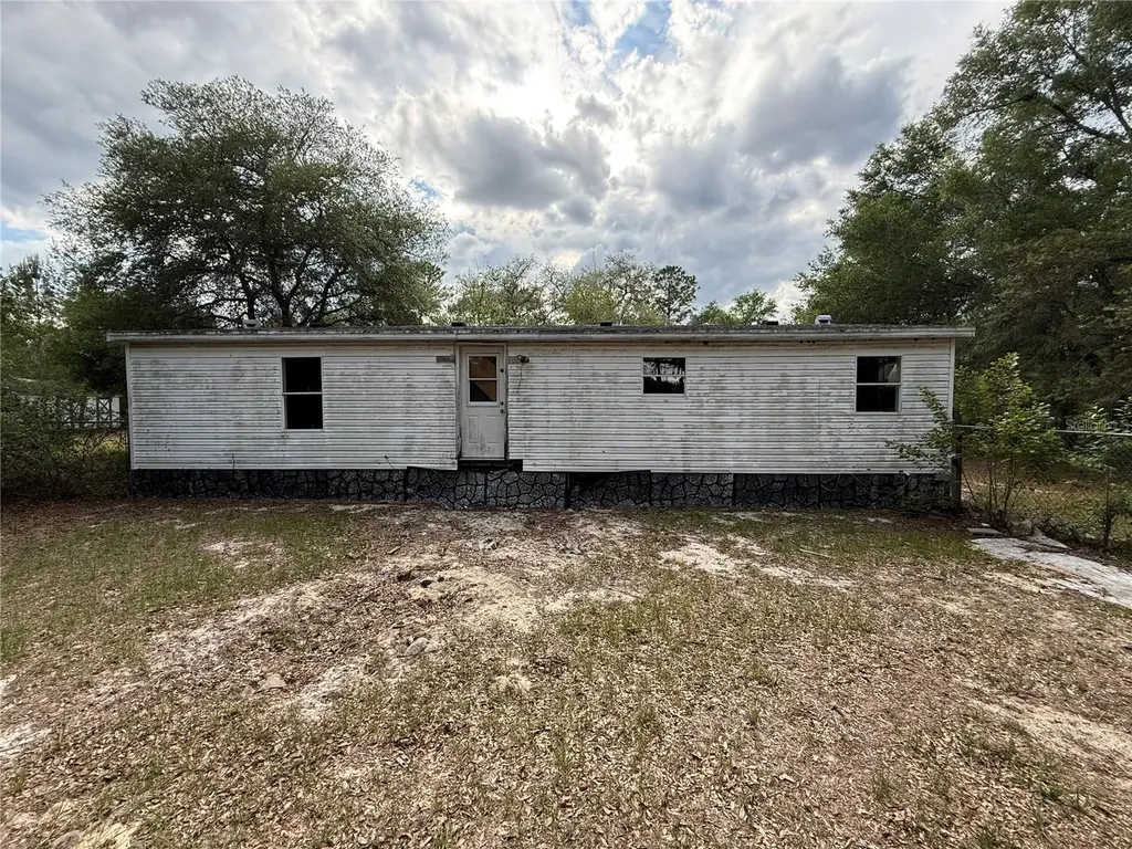 18710 SE 61st Street Road Ocklawaha FL 32179