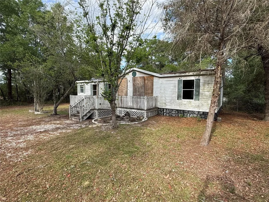 18710 SE 61st Street Road Ocklawaha FL 32179