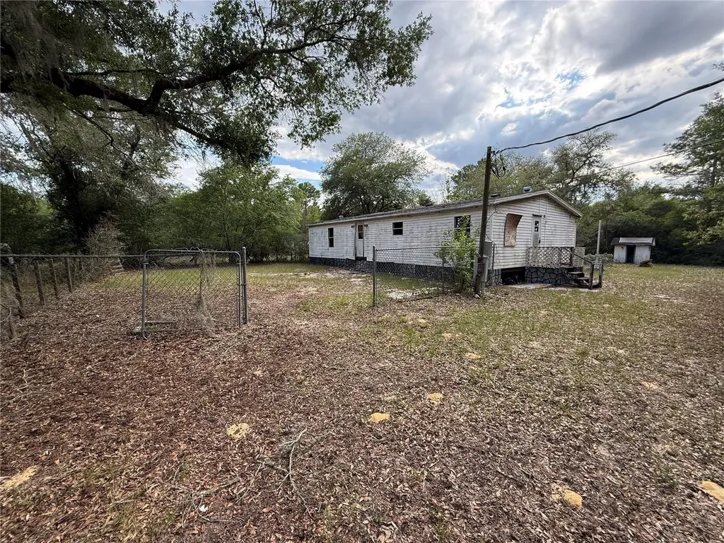 18710 SE 61st Street Road Ocklawaha FL 32179