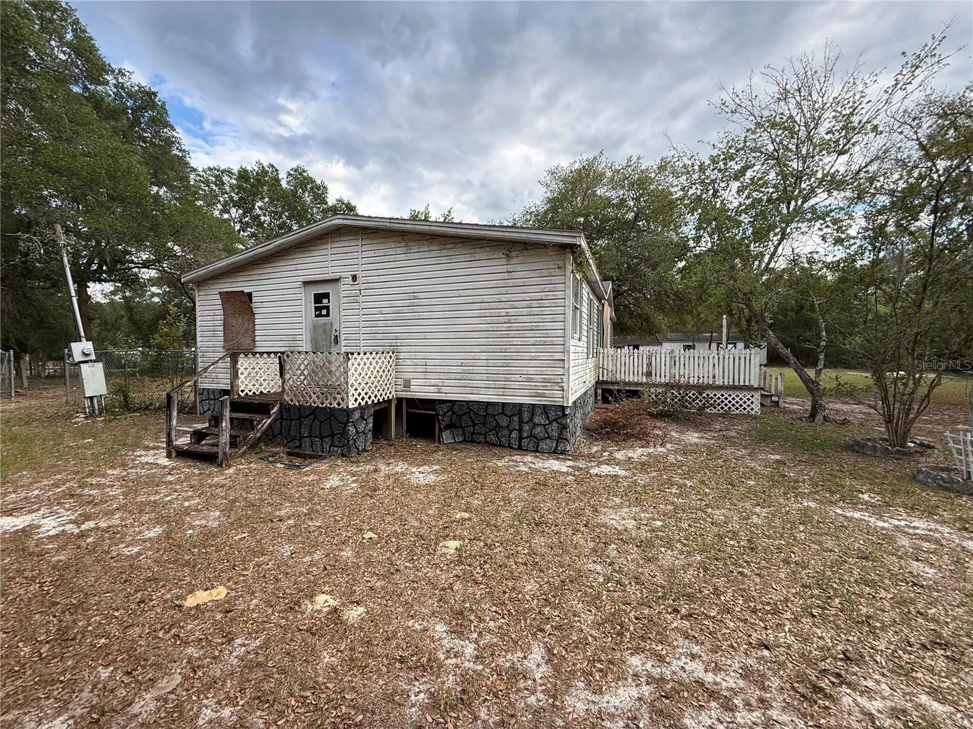 18710 SE 61st Street Road Ocklawaha FL 32179