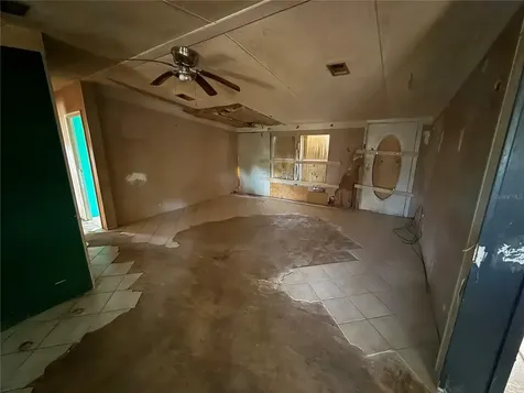 18710 SE 61st Street Road Ocklawaha FL 32179