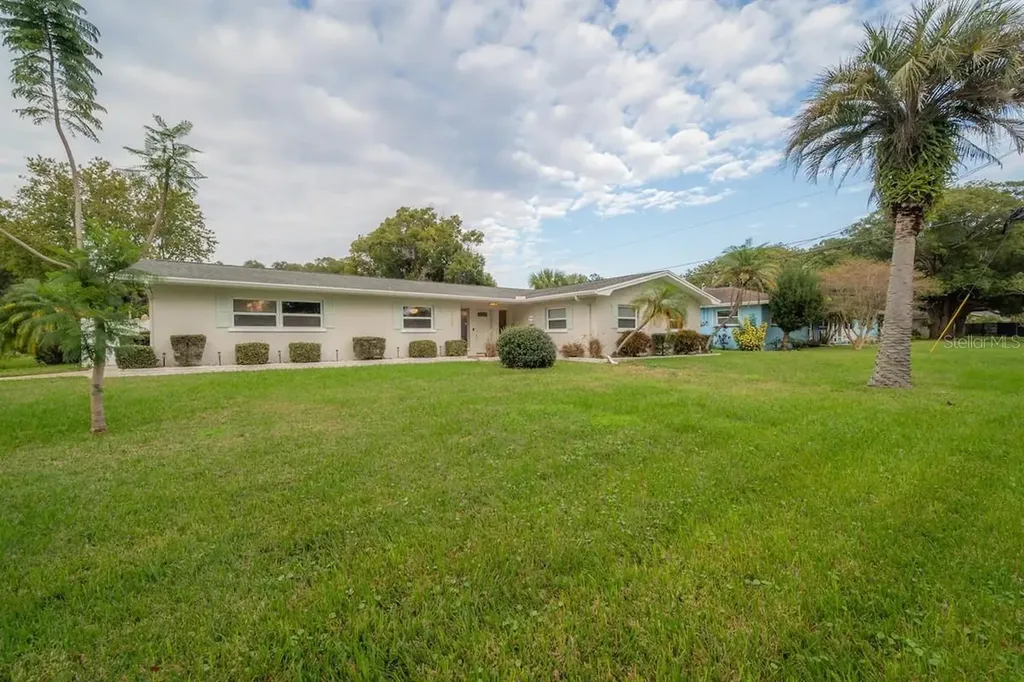 1720 Penny Lane Clearwater FL 33756