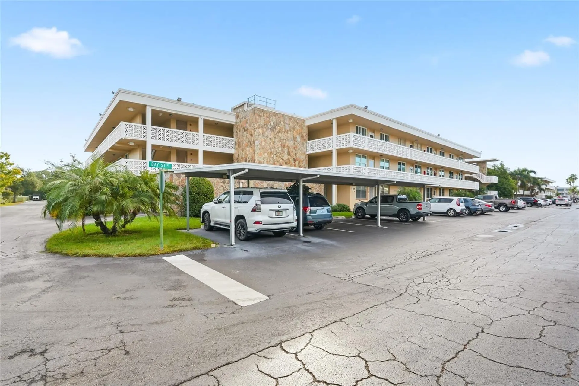 5095 Bay Street NE St Petersburg FL 33701