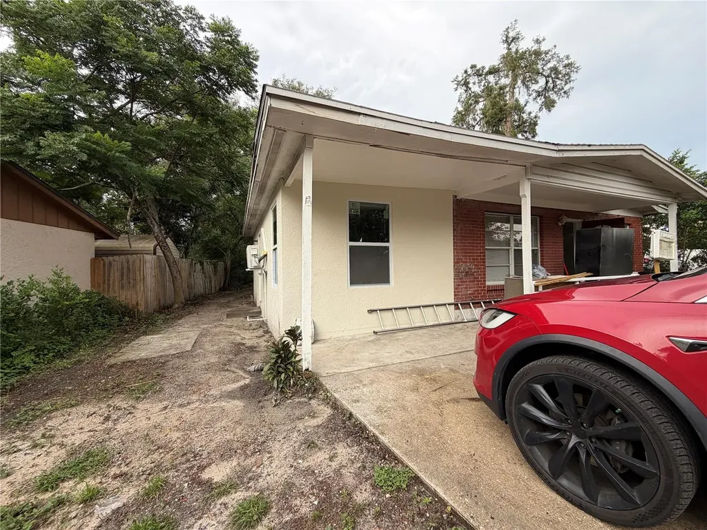 11707 North Drive Tampa FL 33617