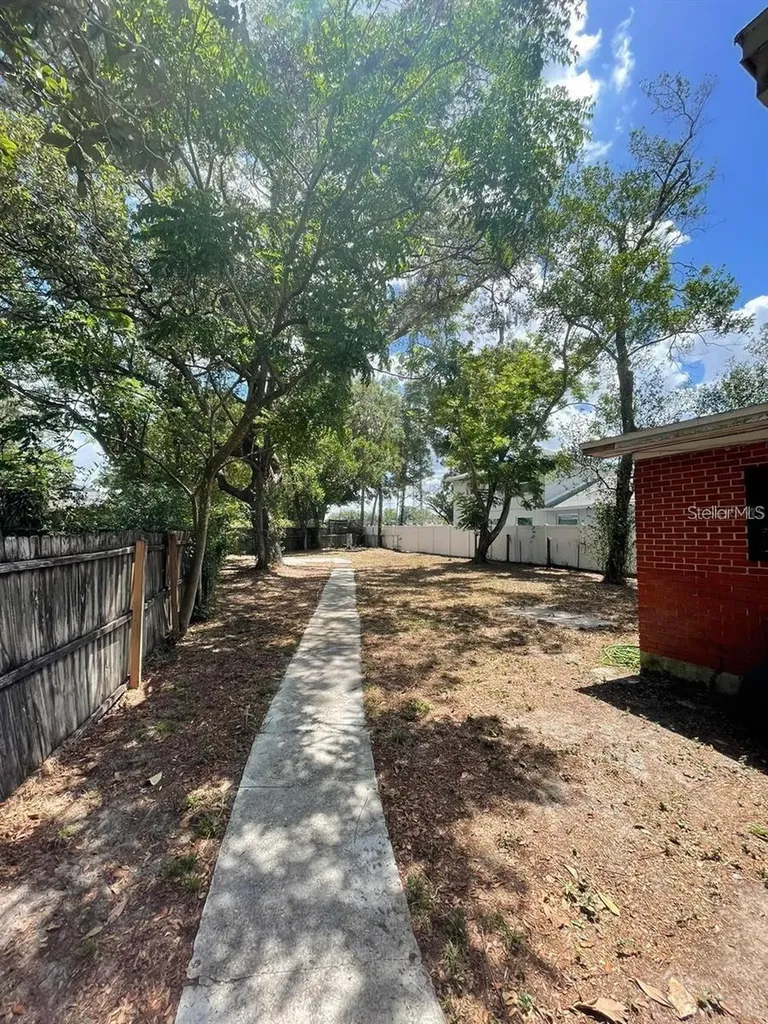 11707 North Drive Tampa FL 33617