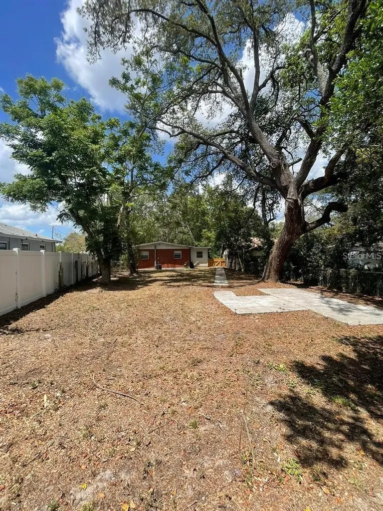 11707 North Drive Tampa FL 33617