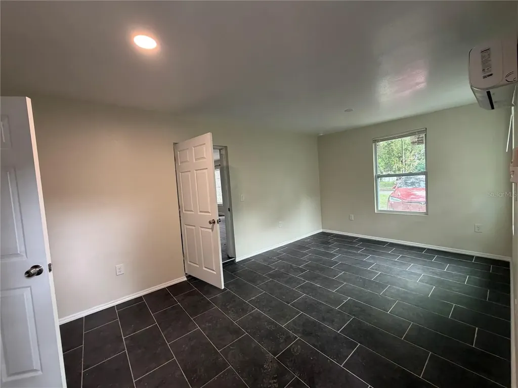 11707 North Drive Tampa FL 33617
