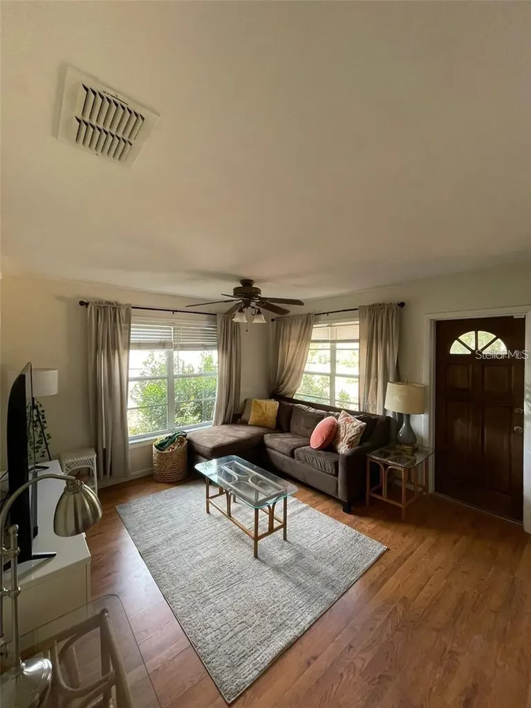 11707 North Drive Tampa FL 33617